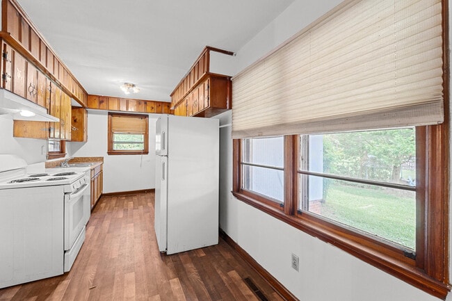 Building Photo - 1457 Columbia Hwy N