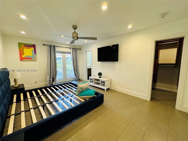 Building Photo - 1987 NE 123rd St