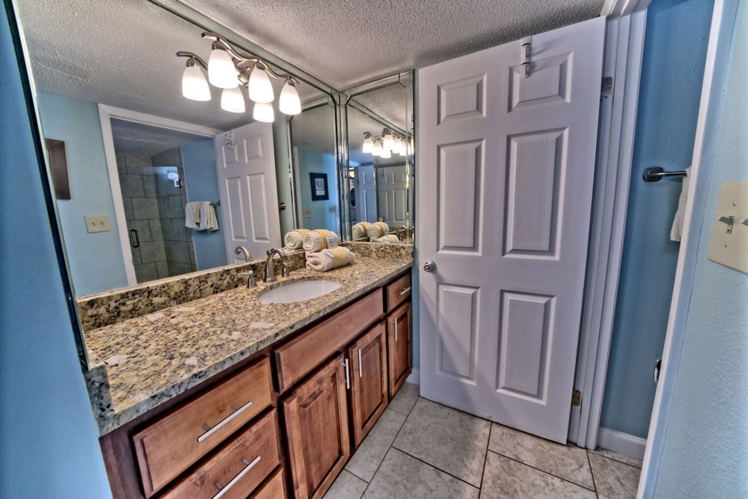Building Photo - 7205 Thomas Dr
