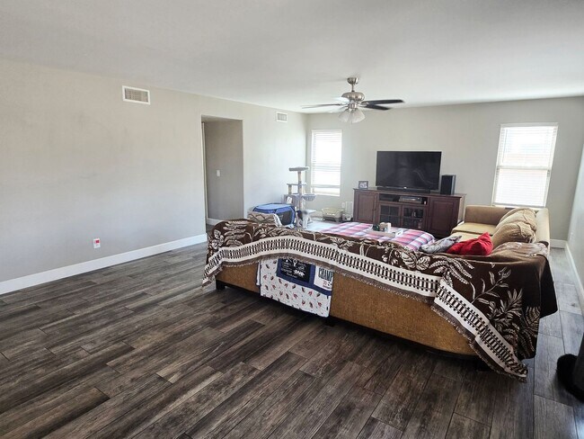 Building Photo - 2 story 3-bed, 2-bath home in San Tan Valley!