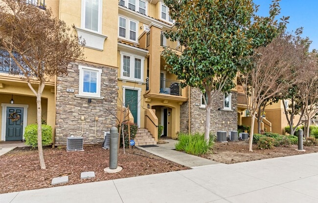 Building Photo - Spacious 3-Bedroom Dublin Townhome with Private Balcony & Fireplace