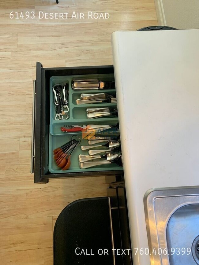 Building Photo - 61493 Desert Air Rd