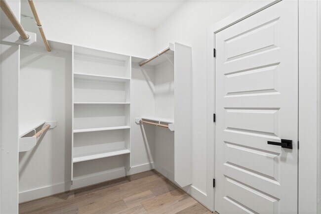 Building Photo - 4110 Cortlandt St