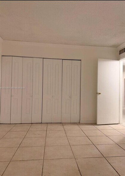 Building Photo - 2075 NE 164th St