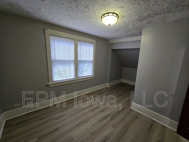 Building Photo - 2064 Independence Ave