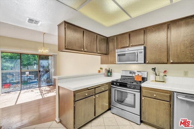 Building Photo - 2909 Arizona Ave