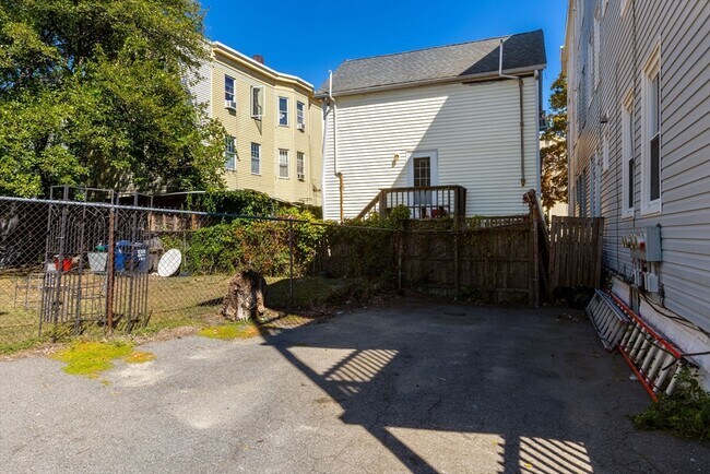 Building Photo - 237 Webster Ave