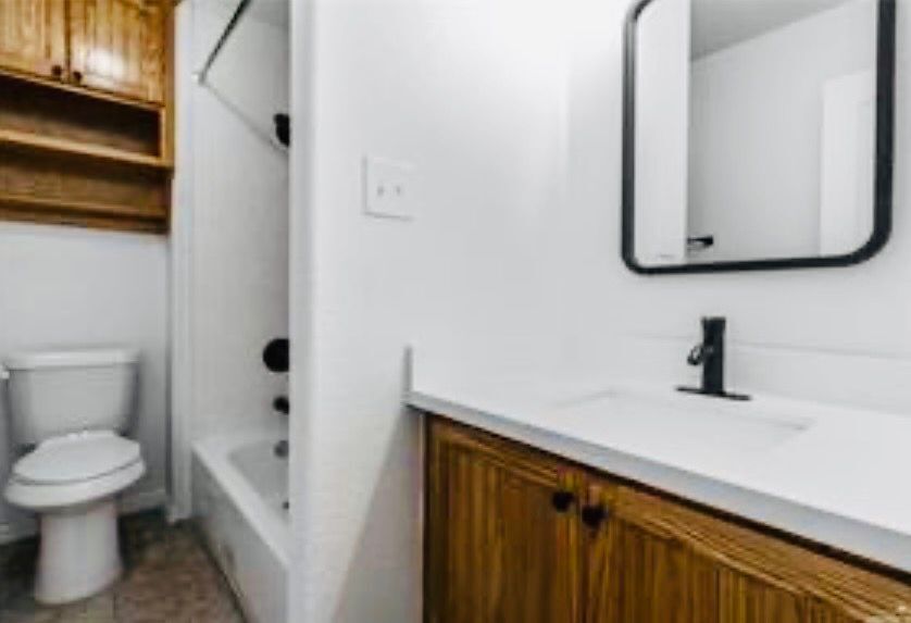 Building Photo - 241 E 19th St