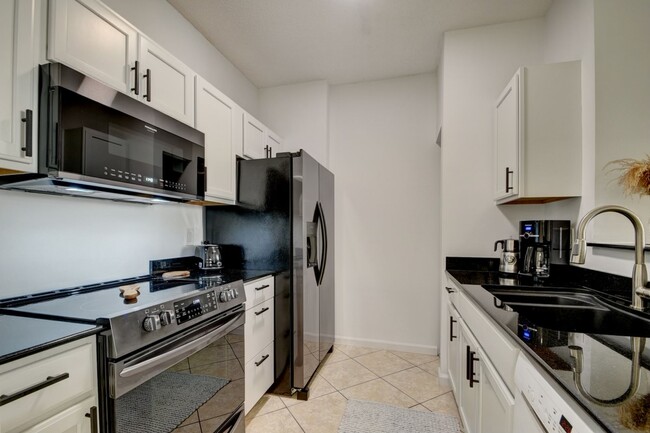 KITCHEN - 780 S Sapodilla Ave