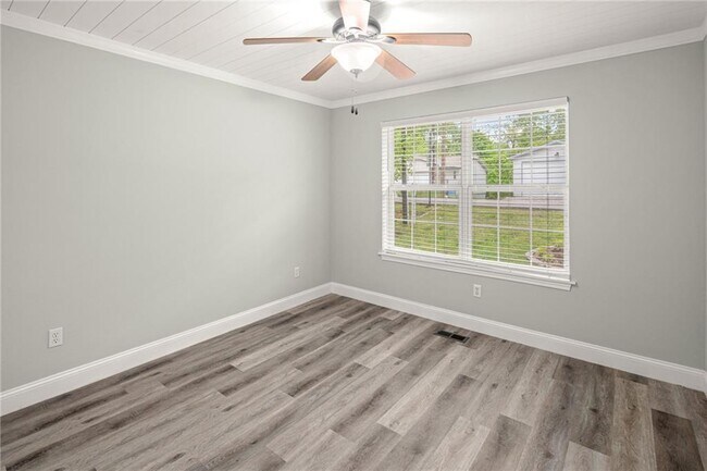 Building Photo - 6 Swanage Dr