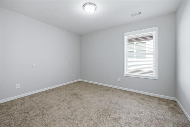 Building Photo - 327 Cashes Ct