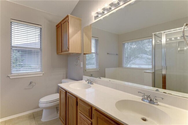 Building Photo - 1406 Royce Ln