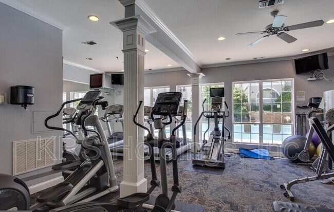 Building Photo - 4550 Strutfield Ln