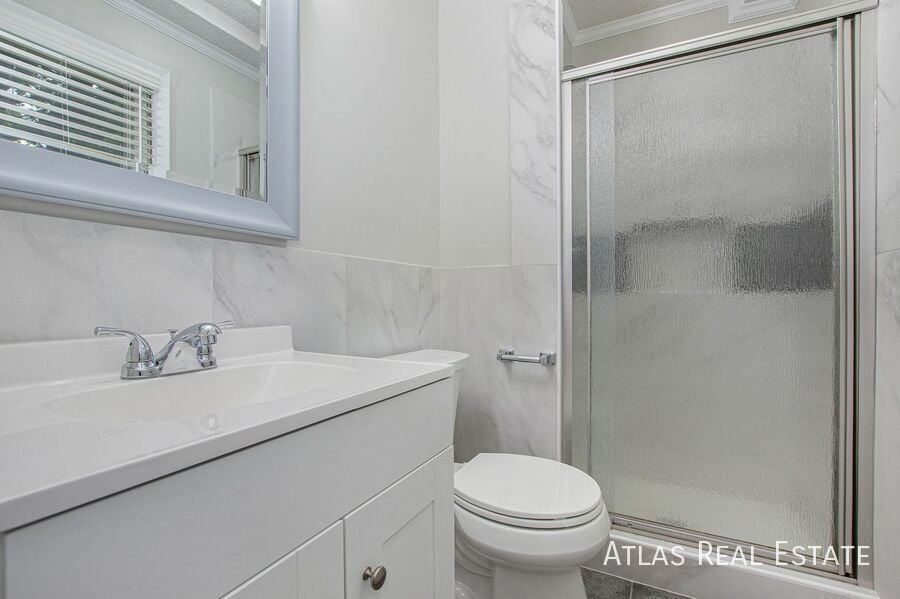 Building Photo - 625 NW Kay Dr