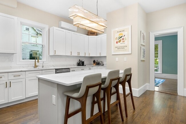 Building Photo - 90 Maple Pl