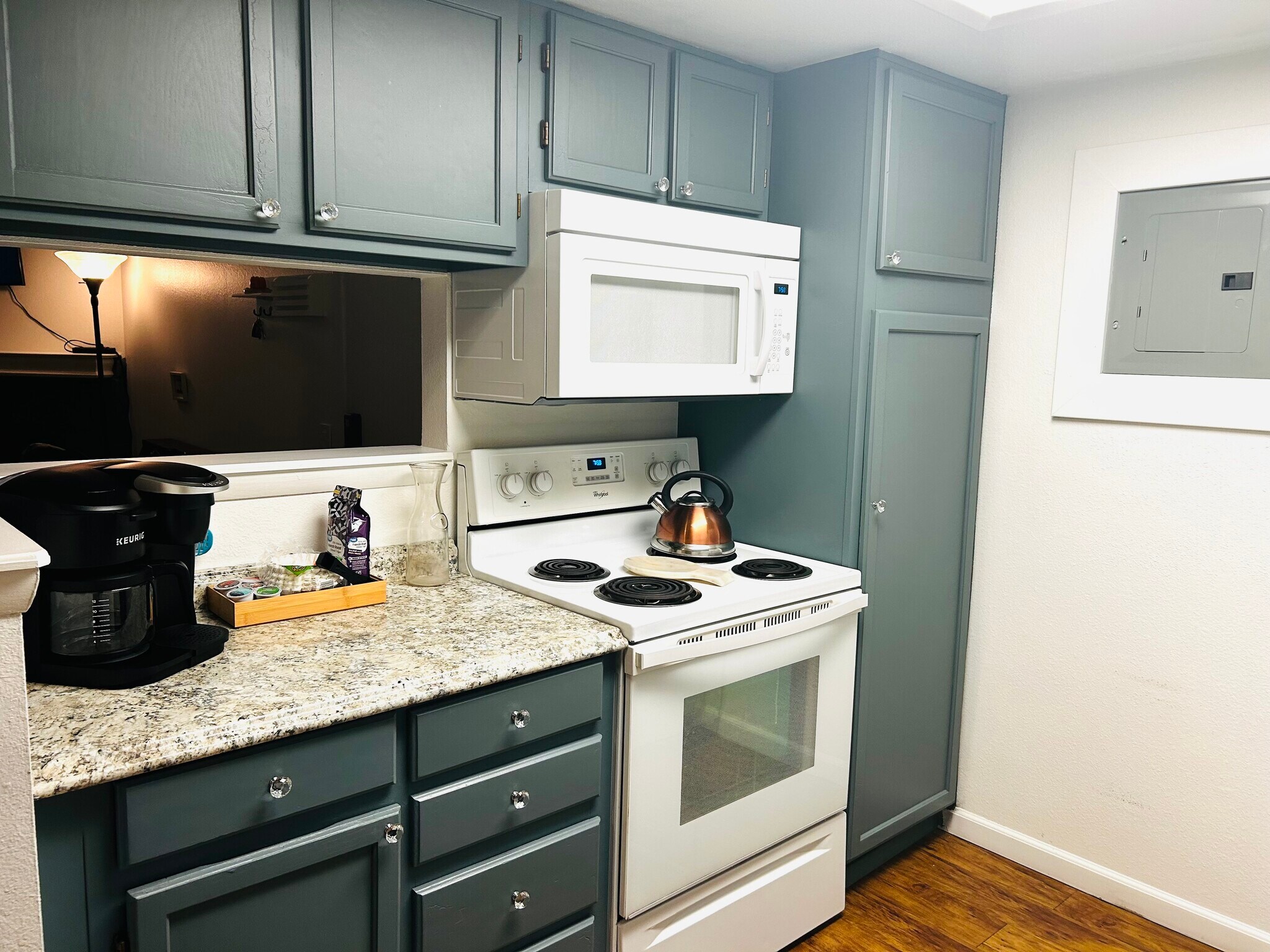 Building Photo - 910 S Walden St