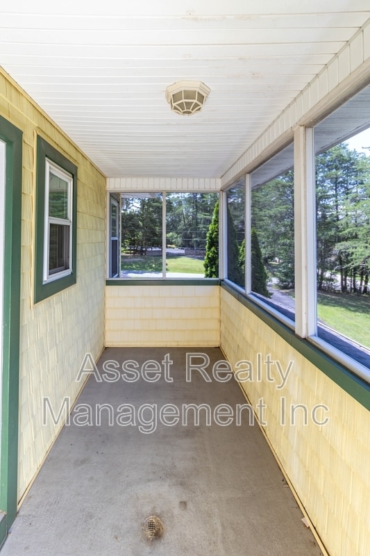 Building Photo - 2084 Allenridge Dr