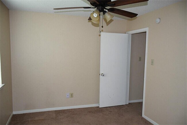 Building Photo - 4718 Sunshine Dr