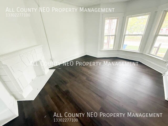 Building Photo - 3292 W 98th St