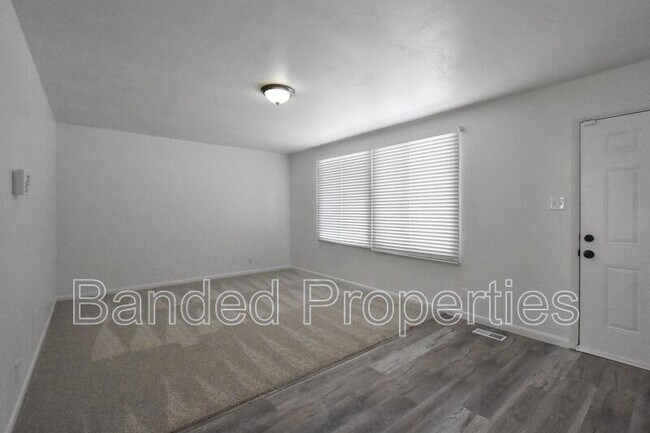 Building Photo - 470 N 200 W