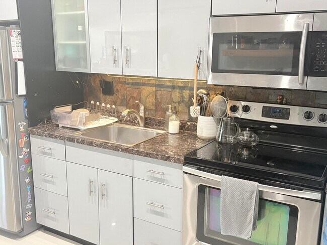 Building Photo - 270 NE 45th St