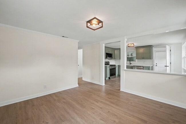 Building Photo - 3 BED | 1 BATH | HUNTER ARMY AIR FIELD