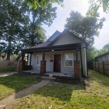 Building Photo - Spacious 3 bedroom