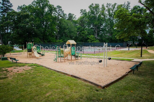 Building Photo - 9148 Hillston Ridge Rd
