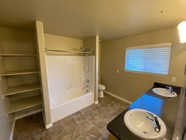 Building Photo - 3 Bedroom, 2.5 Bathroom Twin Home in Gemini Meadows