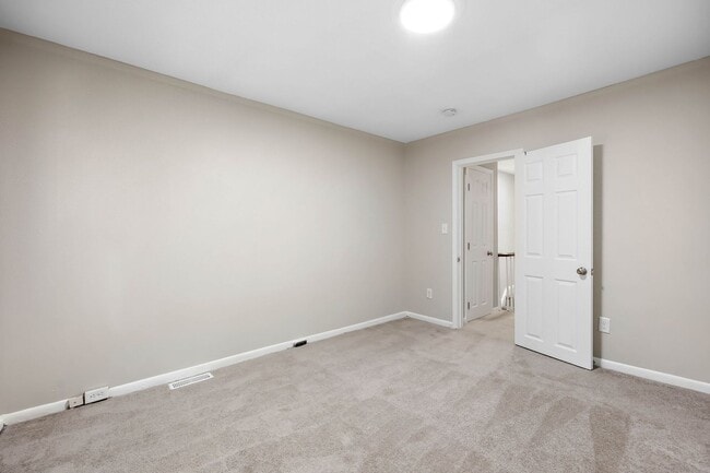 Building Photo - 3 Bedroom townhouse in Wilmington