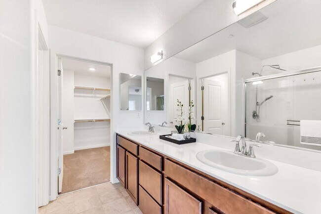 Building Photo - Spacious 3-Story Home in Rancho Cordova