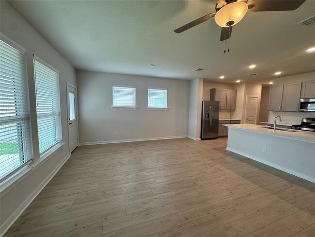 Building Photo - 101 Hereford Lp