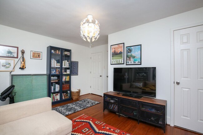 Building Photo - Adorable 3 bedroom ranch with fenced yard!