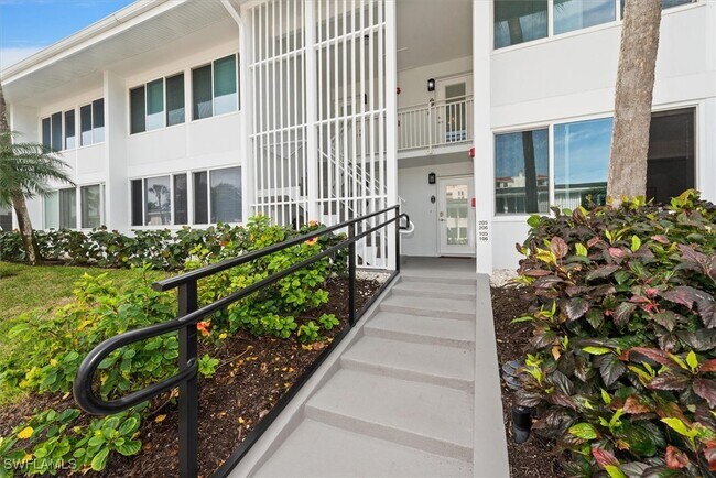 Building Photo - 1065 Gulf Shore Blvd N