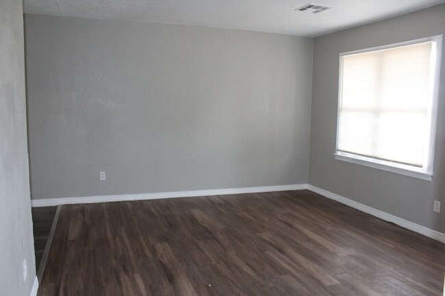 Building Photo - Cute and Affordable 2 beds!