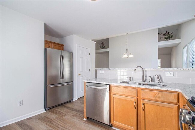 Building Photo - 430 Fairlawn Dr