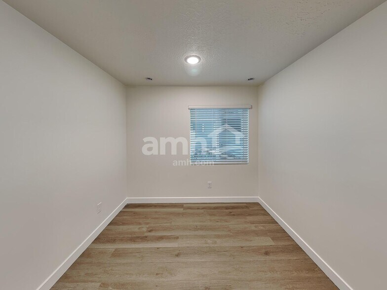 Building Photo - 4702 W Ore Strm Rd