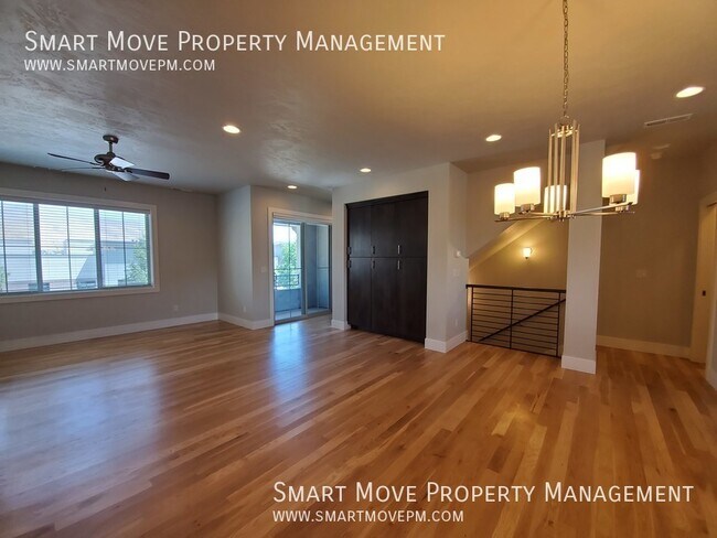 Building Photo - Executive East Boise Townhome on the Green...