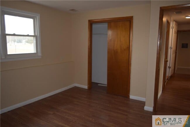 Building Photo - 5098 Scott St