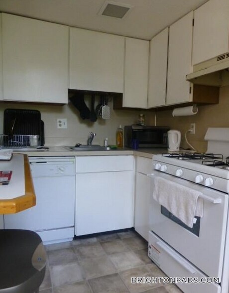 Primary Photo - 124 Sutherland Rd