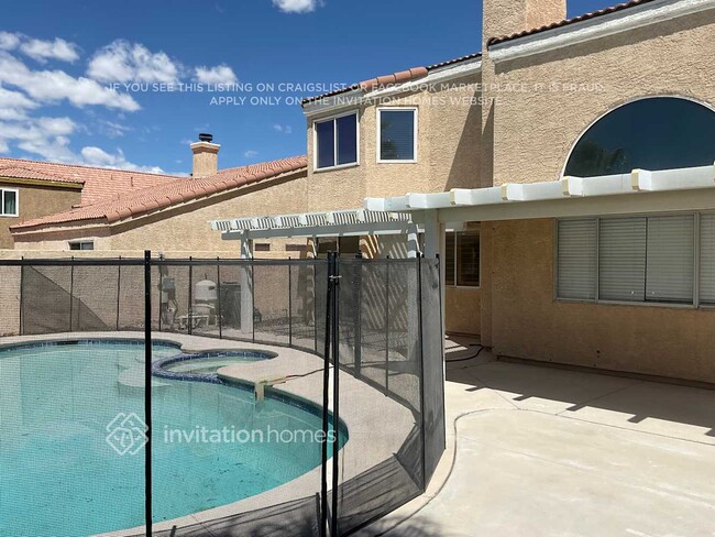 Building Photo - 1625 Royal Palm Dr