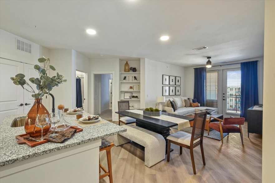 The Palo Dining and Living - The Palo Apartments