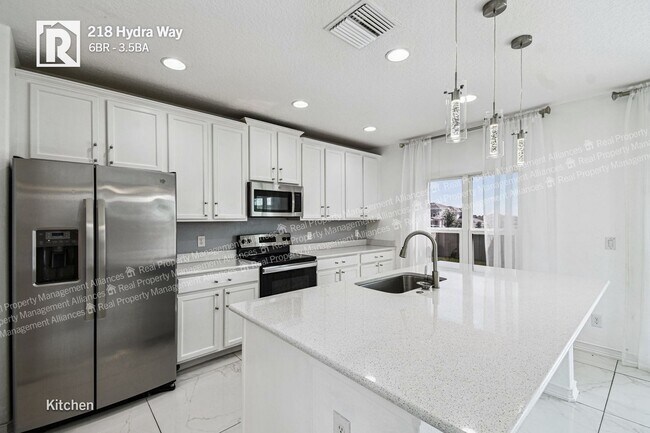 Building Photo - 218 Hydra Wy