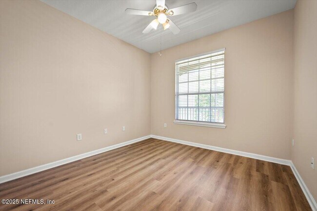 Building Photo - 7990 Baymeadows Cir E