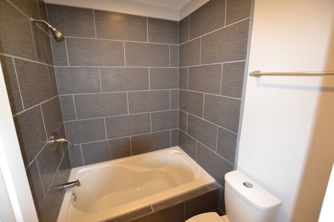 Building Photo - Newly renovated home in Beau Village Subdi...