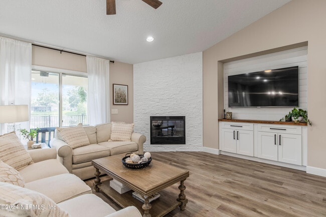 Building Photo - 1587 Shelter Cove Dr