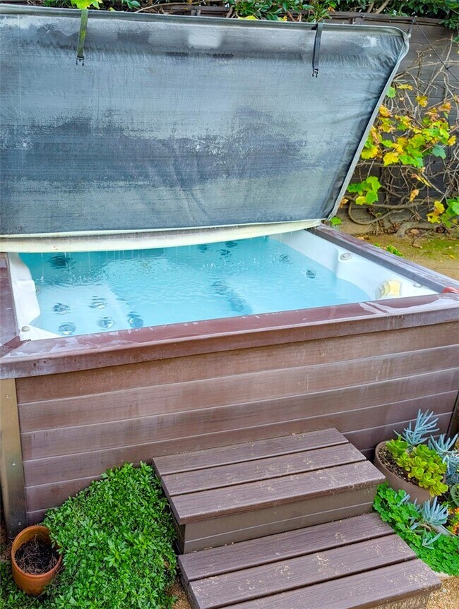 Building Photo - 1113 Amoroso Pl