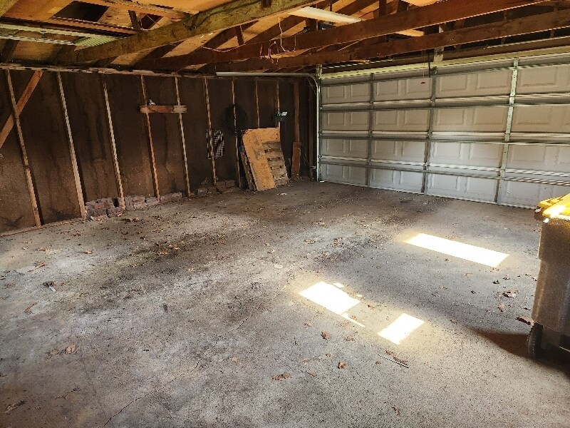 Building Photo - 600 NE 3rd St