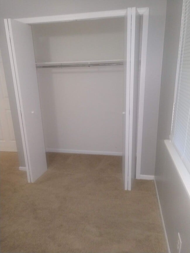 Building Photo - Three Bedroom Ranch Available July 2026!