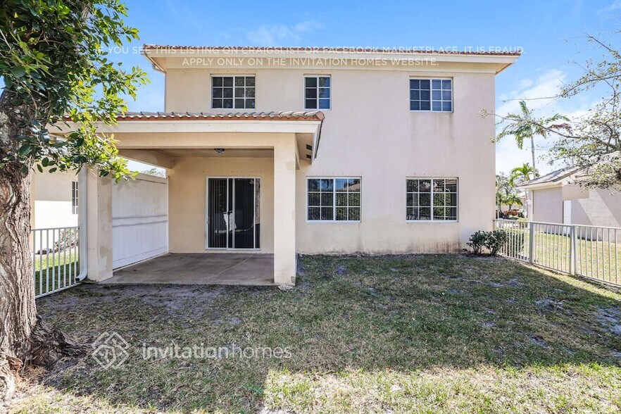Building Photo - 8739 S San Andros